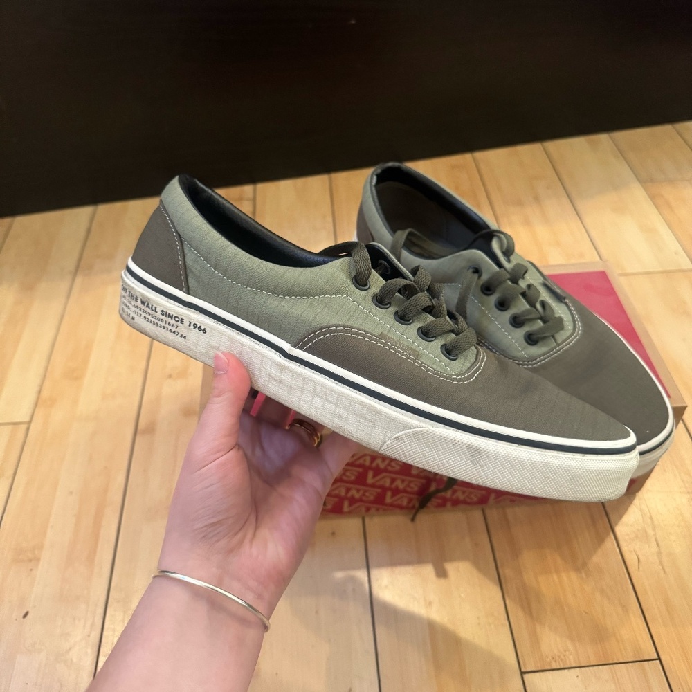 Mens Casual Vans - Size 9.5